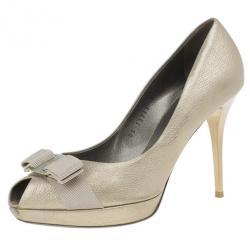 Pre Owned Salvatore Ferragamo Metallic Leather Vara Bow Peep Toe Platform Pumps Size 38.5