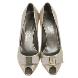 Pre Owned Salvatore Ferragamo Metallic Leather Vara Bow Peep Toe Platform Pumps Size 38.5