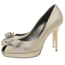 Pre Owned Salvatore Ferragamo Metallic Leather Vara Bow Peep Toe Platform Pumps Size 38.5