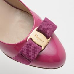 مملوكة مسبقًا حذاء كعب عالى سلفاتوري فيراغامو فيونكة جلد وردي لامع مقاس 39