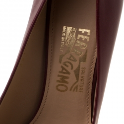 Pre Owned حذاء كعب عالي سالفاتوري فيراغامو مقدمة مدببة تفاصل فيونكة جلد عنابي مقاس 40.5   