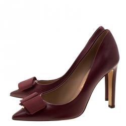 Pre Owned حذاء كعب عالي سالفاتوري فيراغامو مقدمة مدببة تفاصل فيونكة جلد عنابي مقاس 40.5   