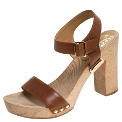 مملوكة مسبقًا صندل كلوغ سالفاتوري فيراغامو غانغا جلد مخرم أسود مقاس 41.5