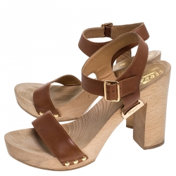 مملوكة مسبقًا صندل كلوغ سالفاتوري فيراغامو غانغا جلد مخرم أسود مقاس 41.5