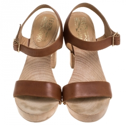 مملوكة مسبقًا صندل كلوغ سالفاتوري فيراغامو غانغا جلد مخرم أسود مقاس 41.5