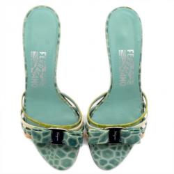 مملوكة مسبقًا Salvatore Ferragamo Green Croc Embossed Caralis Bow Slides Size 37