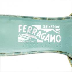 مملوكة مسبقًا Salvatore Ferragamo Green Croc Embossed Caralis Bow Slides Size 37