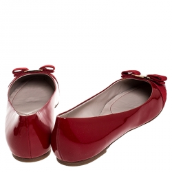 Pre Owned حذاء فلات باليه سالفاتوري فيراغامو فارينا جلد لامع أحمر مقاس 37.5