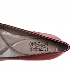 Pre Owned حذاء فلات باليه سالفاتوري فيراغامو فارينا جلد لامع أحمر مقاس 37.5