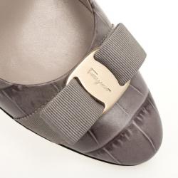 Pre Owned Salvatore Ferragamo Croc Embossed Vara Bow Pumps Size 39