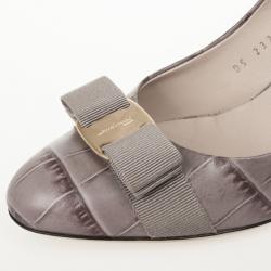 Pre Owned Salvatore Ferragamo Croc Embossed Vara Bow Pumps Size 39