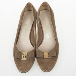 مملوكة مسبقًا Salvatore Ferragamo Vara Block Heel Pumps Size 39