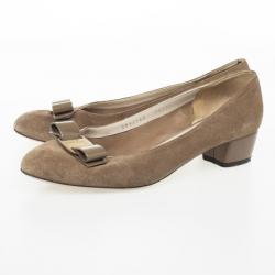 مملوكة مسبقًا Salvatore Ferragamo Vara Block Heel Pumps Size 39