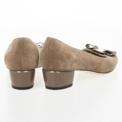 مملوكة مسبقًا Salvatore Ferragamo Vara Block Heel Pumps Size 39