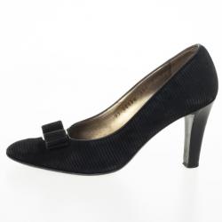 مملوكة مسبقًا Salvatore Ferragamo Black Suede Bow Pumps Size 37.5