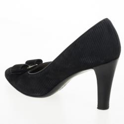 مملوكة مسبقًا Salvatore Ferragamo Black Suede Bow Pumps Size 37.5