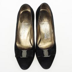 مملوكة مسبقًا Salvatore Ferragamo Black Suede Bow Pumps Size 37.5