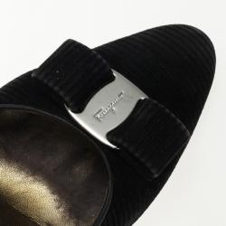 مملوكة مسبقًا Salvatore Ferragamo Black Suede Bow Pumps Size 37.5