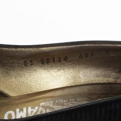 مملوكة مسبقًا Salvatore Ferragamo Black Suede Bow Pumps Size 37.5