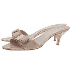 مملوكة مسبقًا Salvatore Ferragamo Beige Croc Embossed Glory Bow Slides Size 40