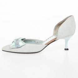 مملوكة مسبقًا Salvatore Ferregamo Blue Suede Bow Pointed Toe Dórsay Kitten Heels Size 36