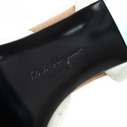 مملوكة مسبقًا Salvatore Ferregamo Blue Suede Bow Pointed Toe Dórsay Kitten Heels Size 36