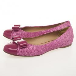 مملوكة مسبقًا Salvatore Ferragamo Pink Patent Pebbled Cap Toe Varina Ballet Flats Size 38