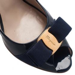 Pre Owned حذاء كعب عالي سالفاتوري فيراغامو أزرق لامع فيونكة فارا فتحة أمامية للأصبع مقاس 36.5