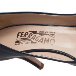 Pre Owned حذاء كعب عالي سالفاتوري فيراغامو أزرق لامع فيونكة فارا فتحة أمامية للأصبع مقاس 36.5