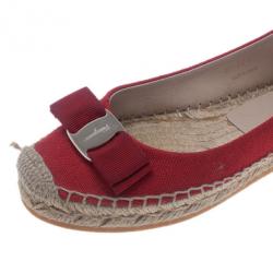 Pre Owned حذاء اسبادريل سالفاتوري فيراكامو كنافاس أحمر بليك مقاس 37.5