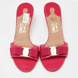 Pre Owned Salvatore Ferragamo Pink Patent Leather Vara Bow Slide Sandals Size 38.5