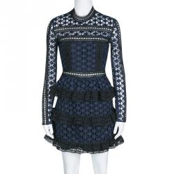 مملوكة مسبقًا فستان سيلف بورتريت بياقة مرتفعة دانتيل نقوش نجمة أسود وأزرق كحلي M