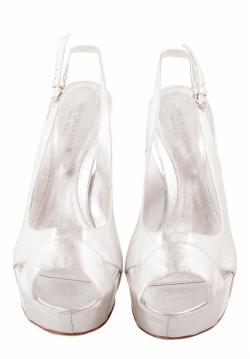 مملوكة مسبقًا صندل سيرجيو روسي نعل سميك فتحة كعب مقدمة مفتوحة جلد فضي مقاس 37