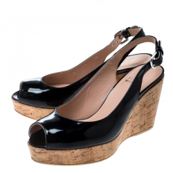 Pre Owned صندل ستيوارت وايتزمان فتحة كعب نعل روكي فيلين مقدمة مفتوحة جين جلد لامع أسود مقاس 36