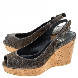 مملوكة مسبقًا Stuart Weitzman Grey/Gold Shimmer Fabric Jean Peep Toe Cork Wedge Slingback Sandals Size 36