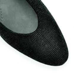 Pre Owned Stuart Weitzman Black Solar Goosebump Pumps Size 38.5