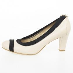 Stuart Weitzman Cream &amp; Black Elastic Trim Easily Pumps Size 39.5