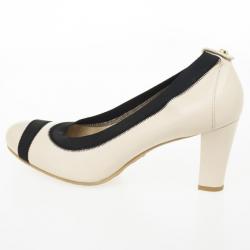 Stuart Weitzman Cream &amp; Black Elastic Trim Easily Pumps Size 39.5
