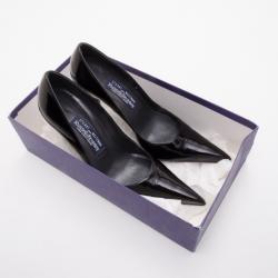 Pre Owned Stuart Weitzman for Russell & Bromley Black Patent Pumps Size 36.5