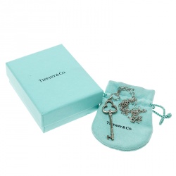 Pre Owned Tiffany & Co. Trefoil Key Silver Pendant Oval Link Chain Necklace