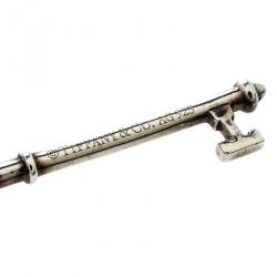 Pre Owned Tiffany & Co. Knot Key Enamel Silver Pendant Oval Chain Link Necklace 