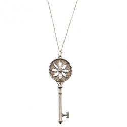 مملوكة مسبقًا Tiffany & Co. Daisy Key Silver Pendant Necklace