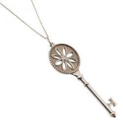 مملوكة مسبقًا Tiffany & Co. Daisy Key Silver Pendant Necklace