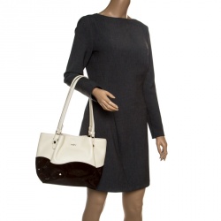 مملوكة مسبقًا حقيبة شوبر تودز فلاور جلد أبيض/عنابي صغيرة