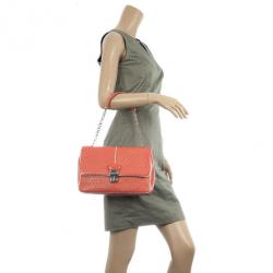 مملوكة مسبقًا Tod's Signature Coral Patent Tracollina Flap Bag