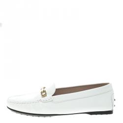 مملوكة مسبقًا Tod's White Patent Leather Horsebit Loafers Size 39.5