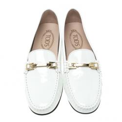 مملوكة مسبقًا Tod's White Patent Leather Horsebit Loafers Size 39.5