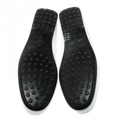 مملوكة مسبقًا Tod's White Patent Leather Horsebit Loafers Size 39.5