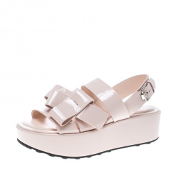 مملوكة مسبقًا صندل تودز نعل سميك فتحة كعب جلد لامع وردي فاتح مقاس 39