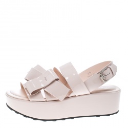 مملوكة مسبقًا صندل تودز نعل سميك فتحة كعب جلد لامع وردي فاتح مقاس 39